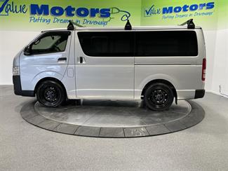 2019 Toyota hiace - Thumbnail