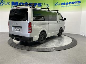 2019 Toyota hiace - Thumbnail