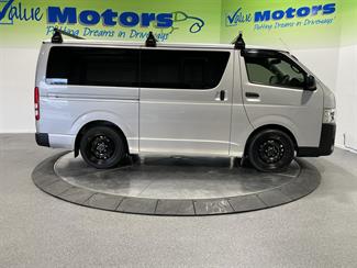 2019 Toyota hiace - Thumbnail