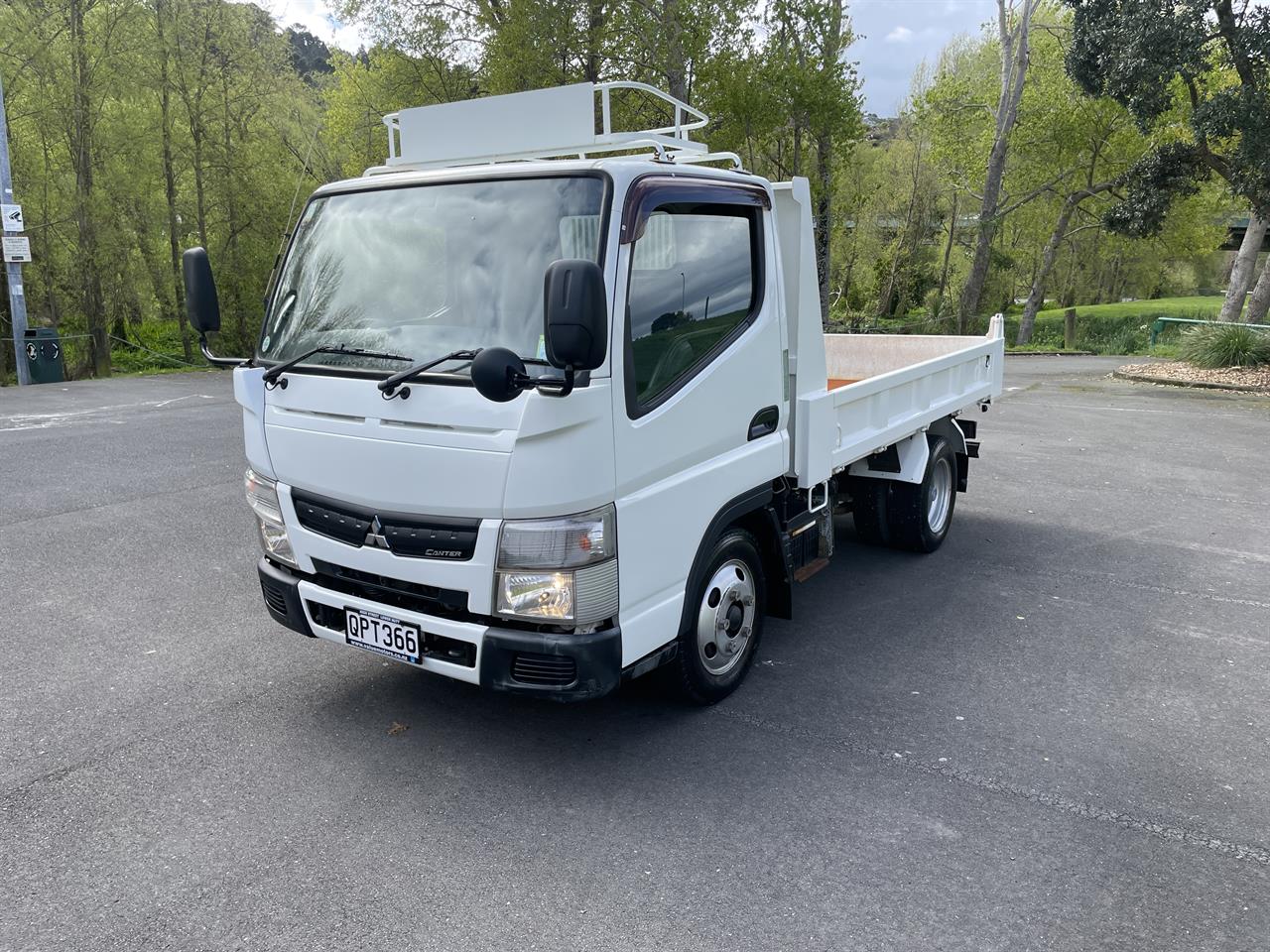 2015 Mitsubishi Canter