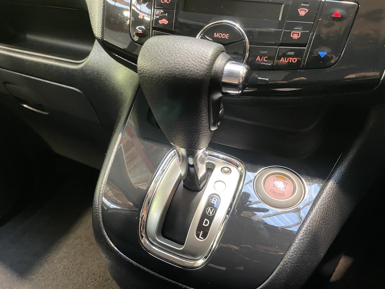 2012 Nissan SERENA