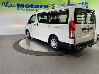 2020 Toyota hiace - Thumbnail