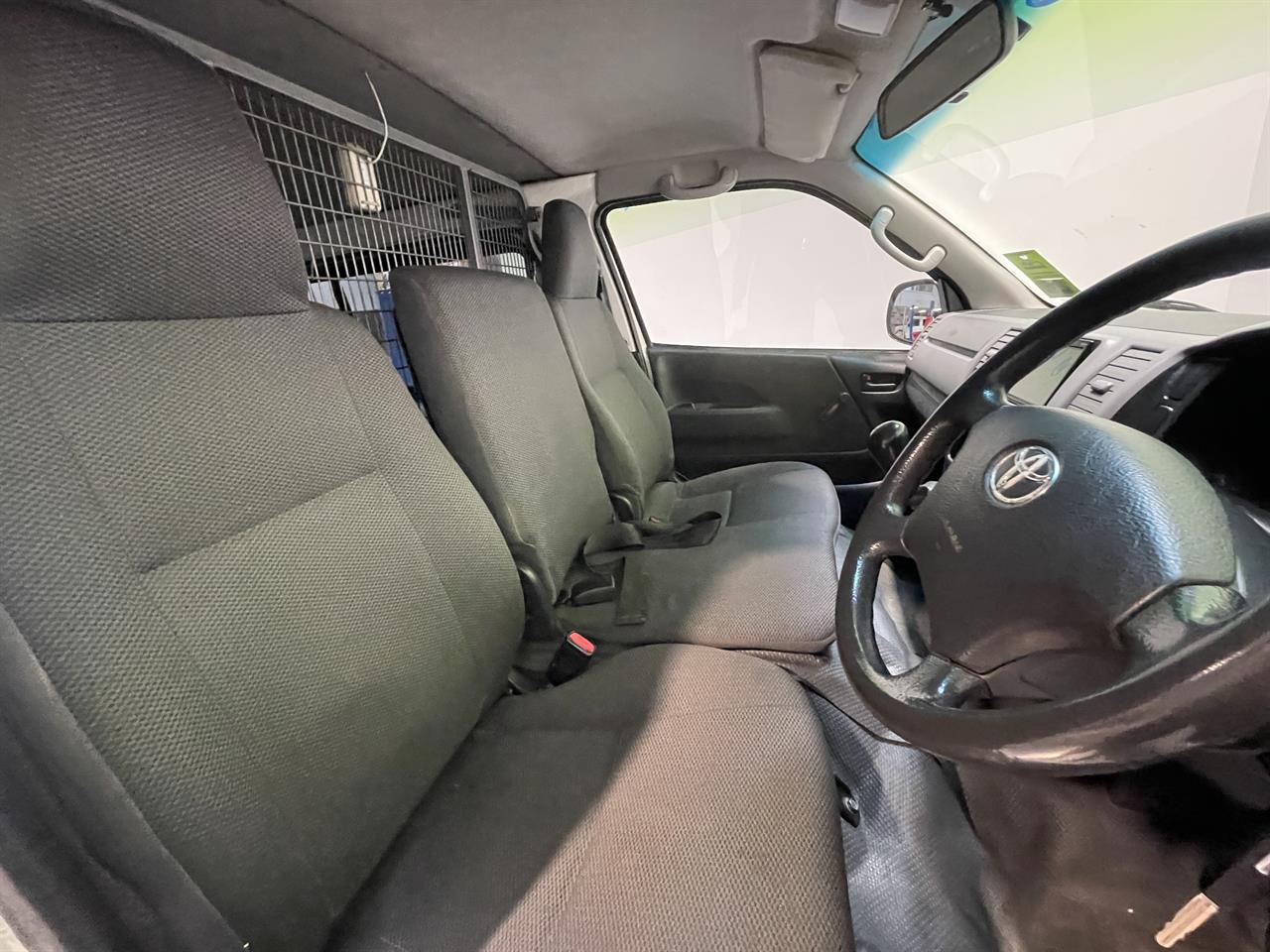 2011 Toyota hiace