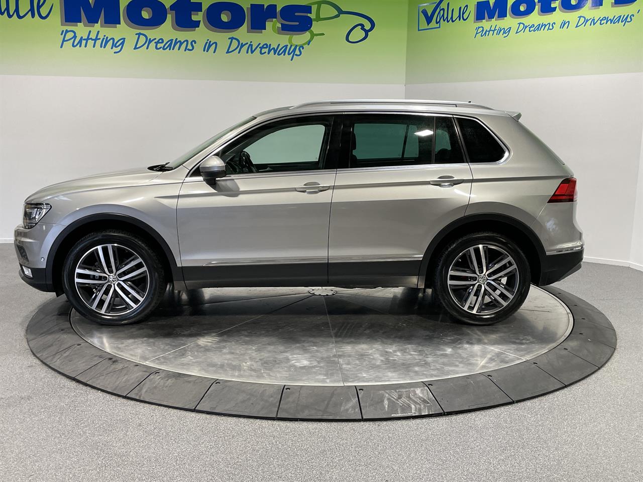 2016 Volkswagen TIGUAN