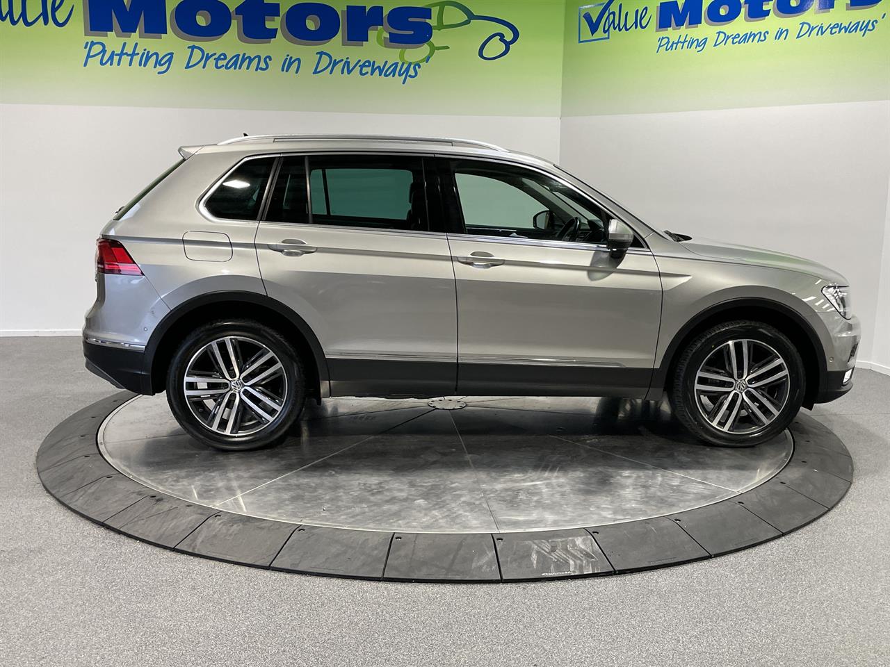 2016 Volkswagen TIGUAN