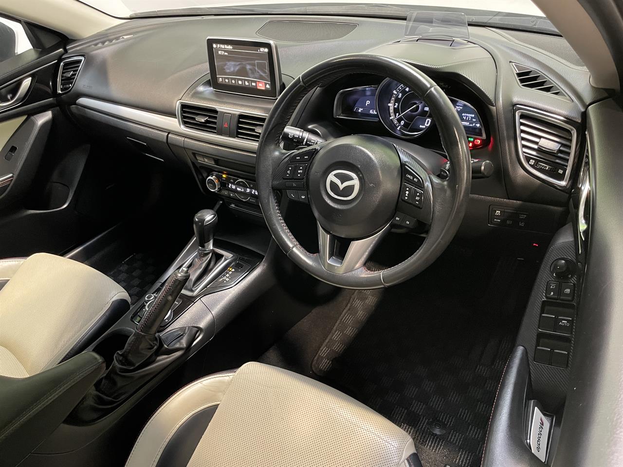 2015 Mazda axela