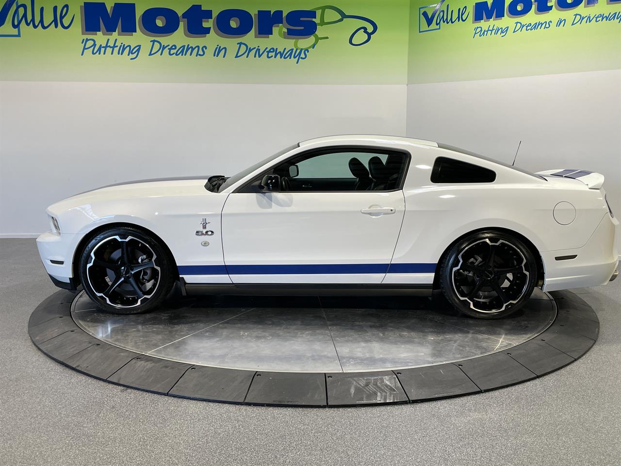 2011 Ford MUSTANG