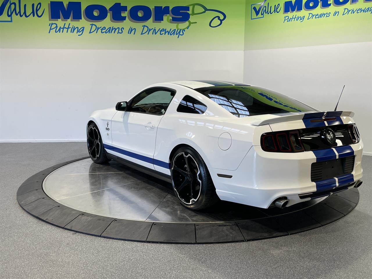 2011 Ford MUSTANG