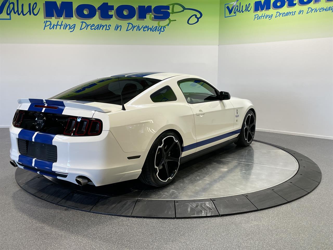 2011 Ford MUSTANG