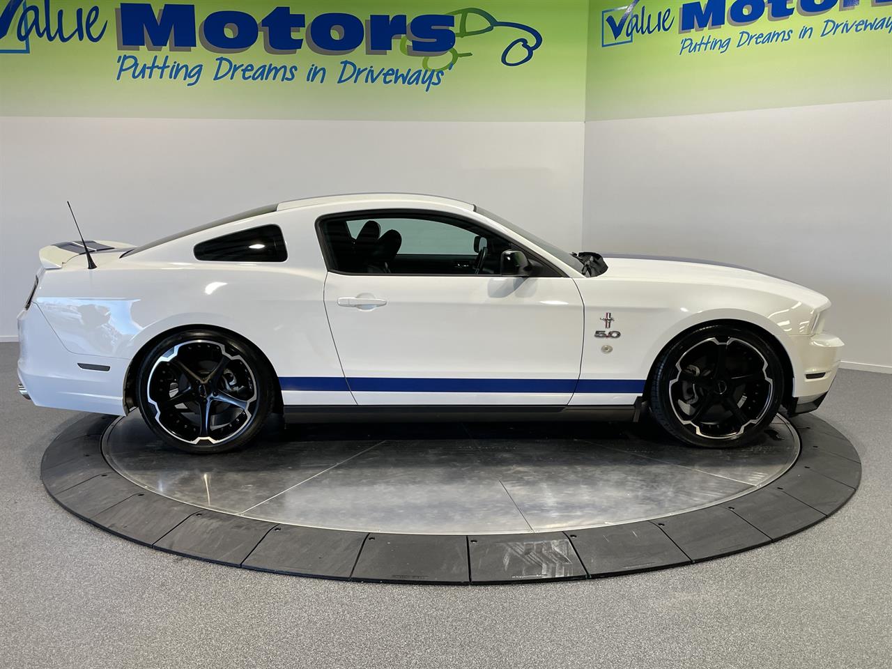 2011 Ford MUSTANG