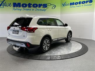 2019 Mitsubishi OUTLANDER - Thumbnail