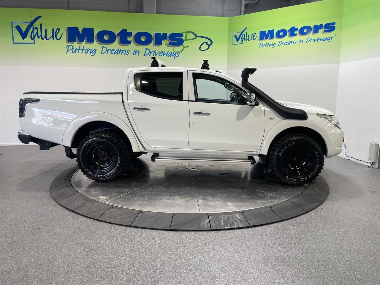 2015 Mitsubishi TRITON