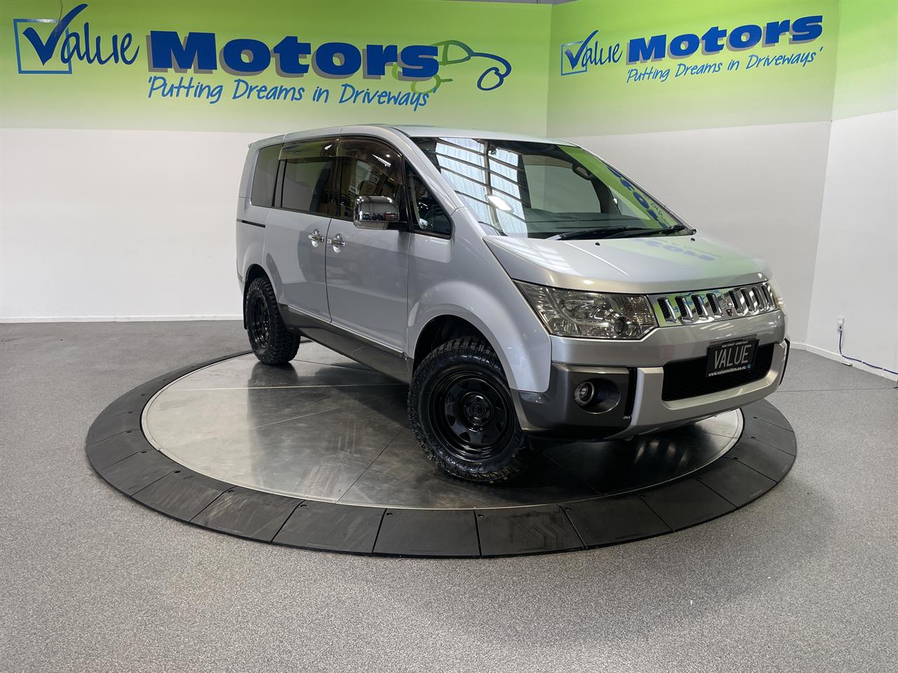 2012 Mitsubishi DELICA