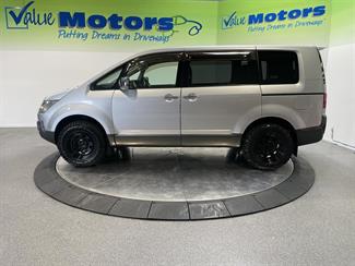 2012 Mitsubishi DELICA - Thumbnail