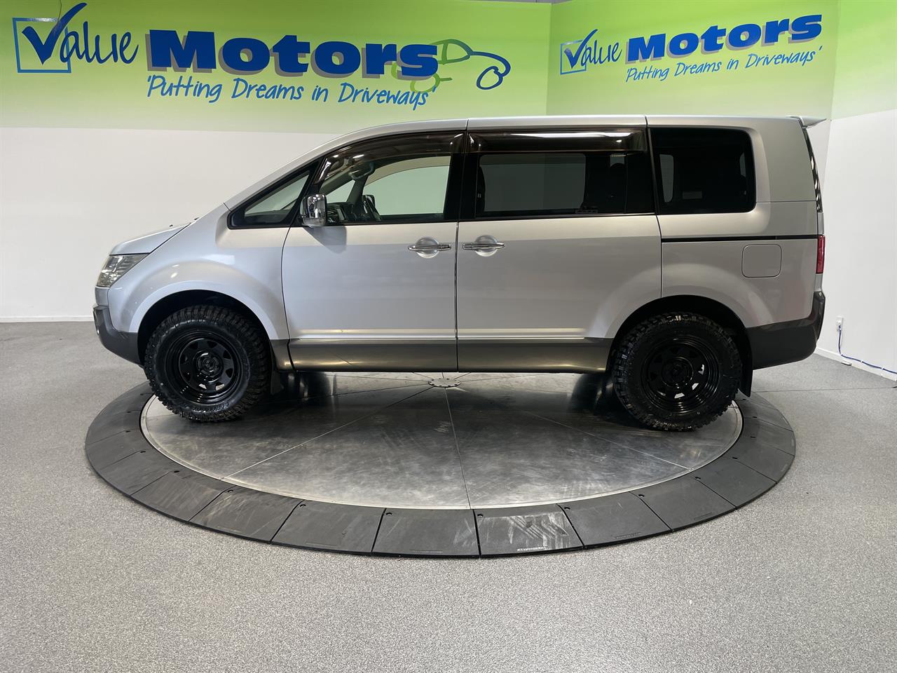 2012 Mitsubishi DELICA