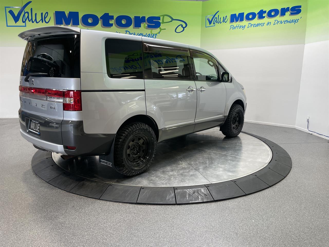 2012 Mitsubishi DELICA