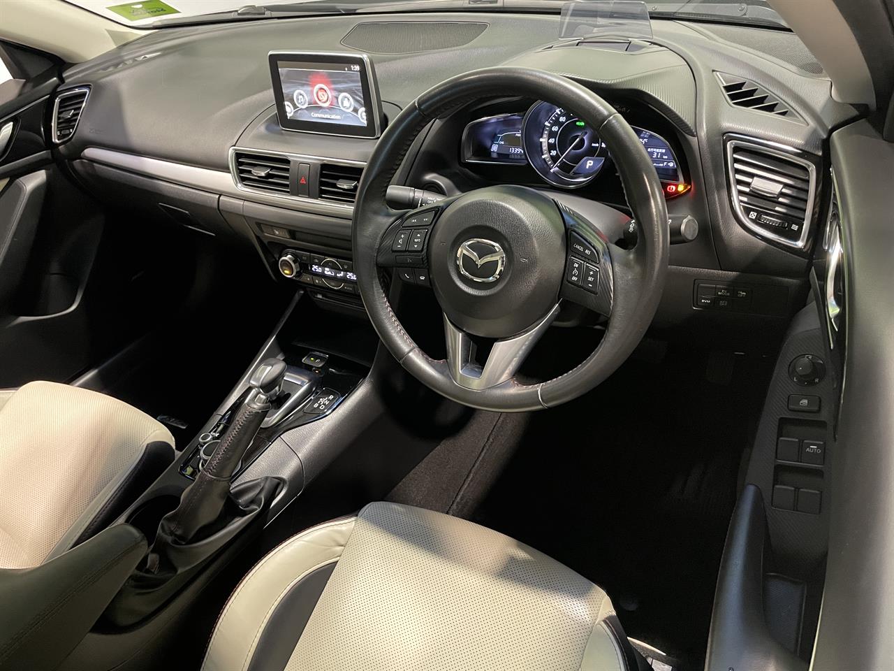 2014 Mazda axela