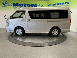 2019 Toyota hiace - Thumbnail