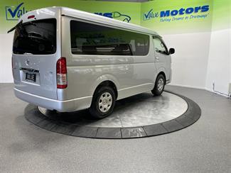 2019 Toyota hiace - Thumbnail