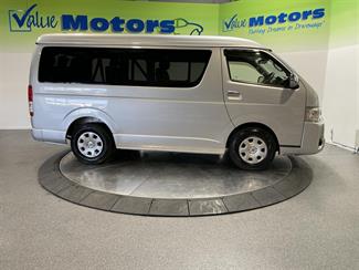 2019 Toyota hiace - Thumbnail