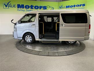 2019 Toyota hiace - Thumbnail