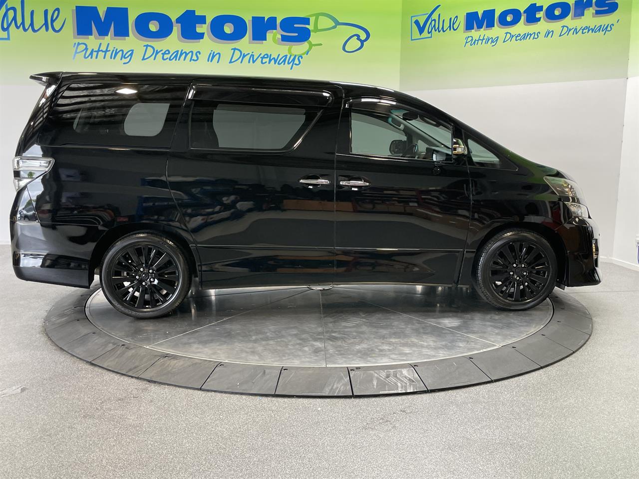 2013 Toyota Vellfire